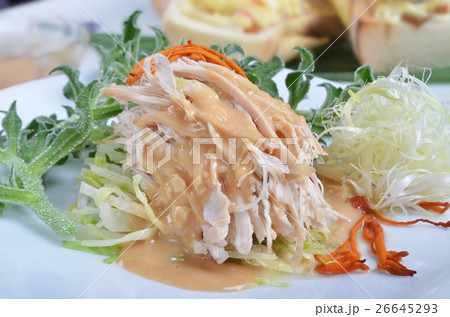 Shredded boiled chicken with  sauce     26645293