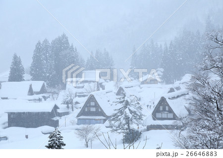 世界遺産五箇山　相倉合掌造り集落雪景色 26646883