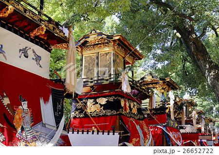 神社境内に並べられた山車 26652722