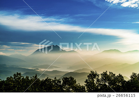 湯布院の夜明　朝霧 26656115