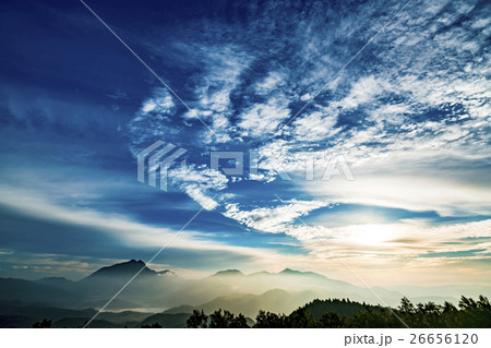 湯布院の夜明　朝霧 26656120