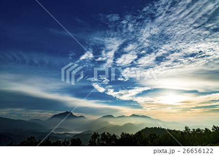 湯布院の夜明　朝霧 26656122