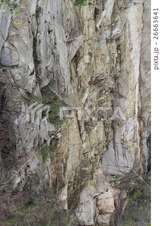 荒い岩肌 26663641