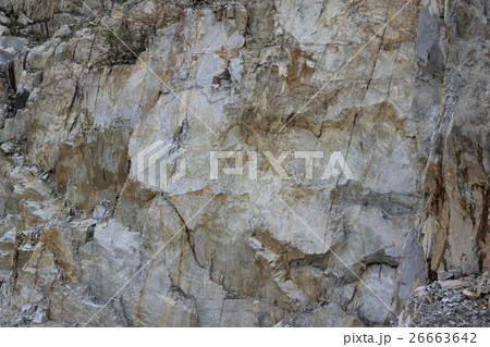 荒い岩肌 26663642