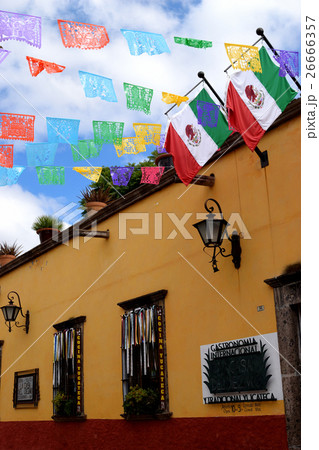サンミゲル・デ・アジェンデとメキシコ国旗 サンミゲル・デ・アジェンデとメキシコ国旗 26666357