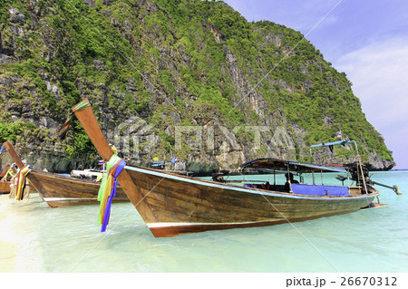 Maya bay Phi Phi Leh island, Thailand Maya bay Phi Phi Leh island, Thailand 26670312