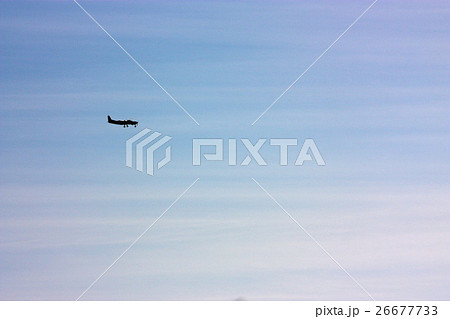 冬空の軽飛行機 26677733