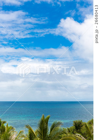 ニューカレドニアの空と海と緑 26680413