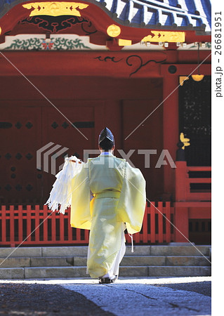 神主の後ろ姿 26681951
