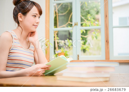 本を読む 26683679