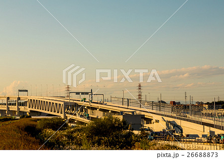 工事中の高速道路 環状線 青空 工事中の高速道路 環状線 青空 26688873