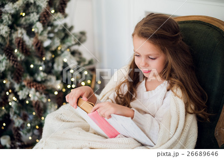 Portrait of 7 years old child reading book at home 26689646