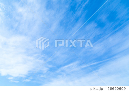 筋雲 青い空 冬の空 流れるような雲 筋雲 青い空 冬の空 流れるような雲 26690609