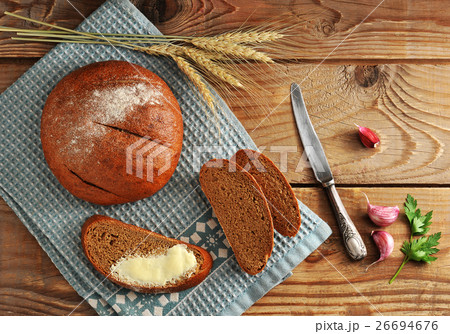 round bread and cut into cutters 26694676