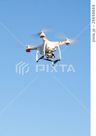 ホバリングするドローン Phantom3 Pro ホバリングするドローン Phantom3 Pro 26698669