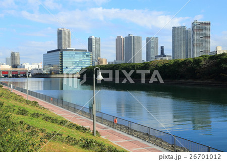 東雲運河と高層マンション群 26701012