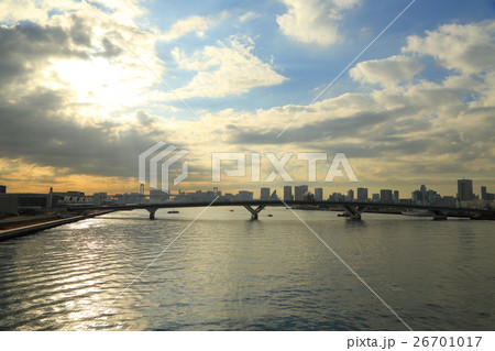 豊洲大橋と東京湾の夕景 26701017