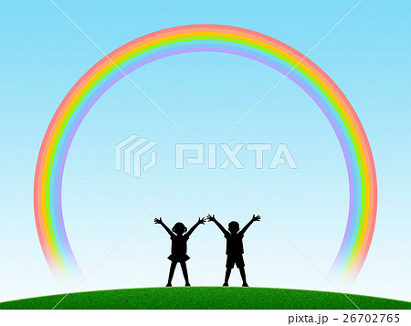 両手を広げ虹を見上げる男の子のと女の子のシルエット のイラスト素材