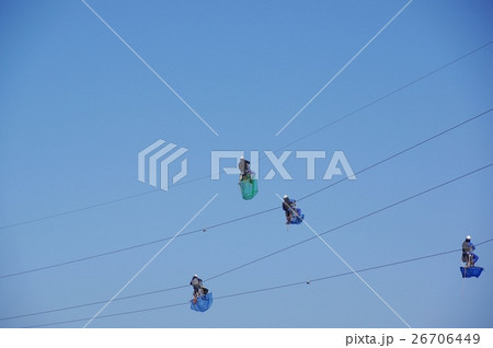 送電線の高所作業　送電線のメンテナンス 26706449