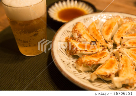 家で食べる手作りのハネ付き餃子 家で食べる手作りのハネ付き餃子 26706551