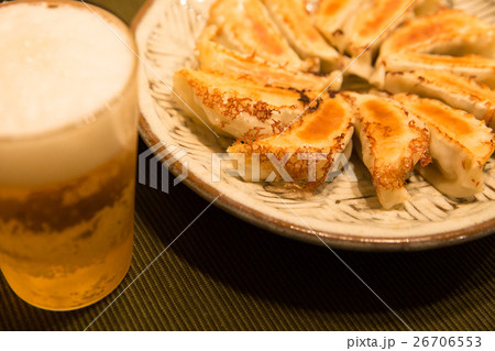 家で食べる手作りのハネ付き餃子 家で食べる手作りのハネ付き餃子 26706553