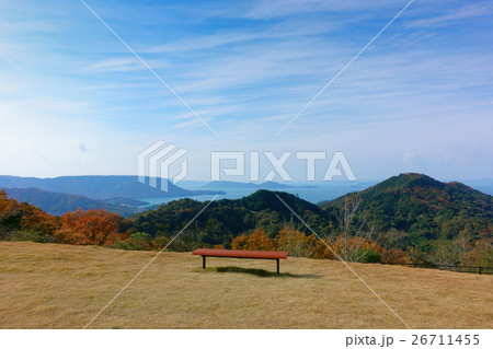 ベンチと瀬戸内海(香川県あじ竜王山公園) ベンチと瀬戸内海(香川県あじ竜王山公園) 26711455