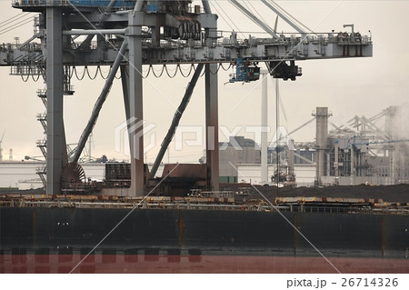 Unloading a huge ship Unloading a huge ship 26714326