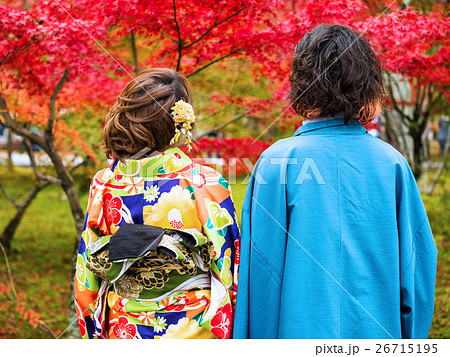 couple with Yukata and Kimono enjoy autumn colors couple with Yukata and Kimono enjoy autumn colors 26715195