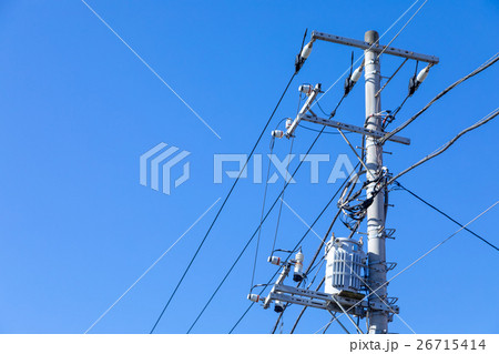 空 雲がない空 送電線 電線 高圧線 空 雲がない空 送電線 電線 高圧線 26715414