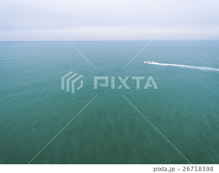 空撮 航行する船 26718398