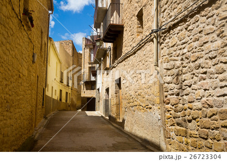Narrow street at old town. Calaceite 26723304