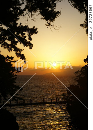 城ヶ崎海岸 門脇吊橋の朝陽 城ヶ崎海岸 門脇吊橋の朝陽 26723667