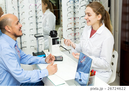 Friendly female ophthalmologist and mature patient 26724622