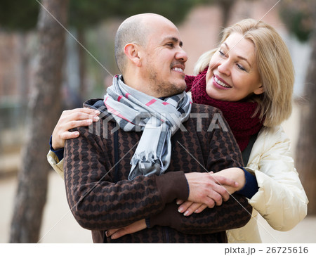 Couple relaxing during city walk 26725616