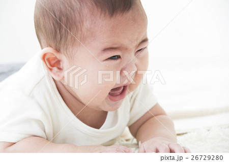 6ヶ月の男の子の赤ちゃん 26729280