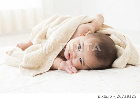 6ヶ月の男の子の赤ちゃん 26729325