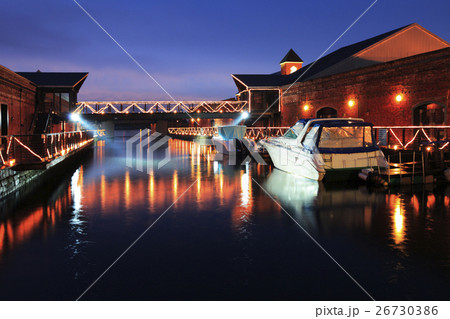 函館ライトアップ　運河の夕景 26730386