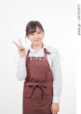 エプロン姿の女性 26732977