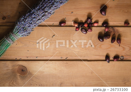 Dried lavender and rosehip berries 26733100