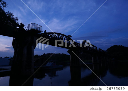 タイ国カンチャナブリーにあるクウェー川鉄橋（The Bridge over River Kwai） 26735039