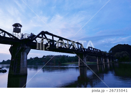 タイ国カンチャナブリーにあるクウェー川鉄橋（The Bridge over River Kwai） 26735041