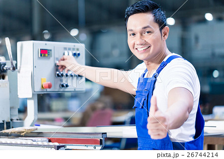 Worker showing thumbs up in Asian production plant 26744214
