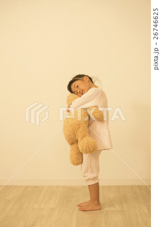 眠い子供　ポートレート 26746625