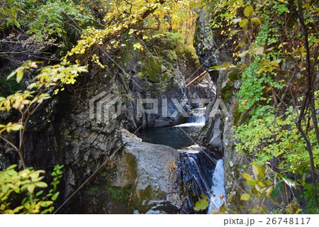 宮城県加美町荒沢の大滝上部の流れ 宮城県加美町荒沢の大滝上部の流れ 26748117