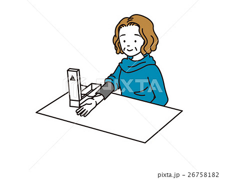 血圧測定するおばさま 26758182