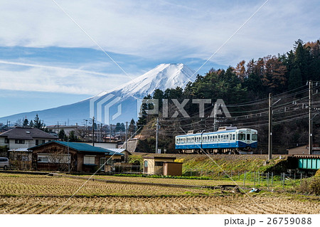 富士急行線と富士山 26759088