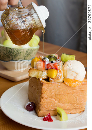 Mixed fruit and Honey Toast with Ice Cream Mixed fruit and Honey Toast with Ice Cream 26760374