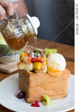 Mixed fruit and Honey Toast with Ice Cream Mixed fruit and Honey Toast with Ice Cream 26760375