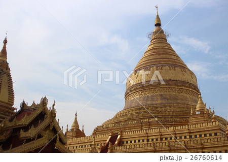 バガン遺跡　シュエズィーゴォン・パヤー仏塔 26760614