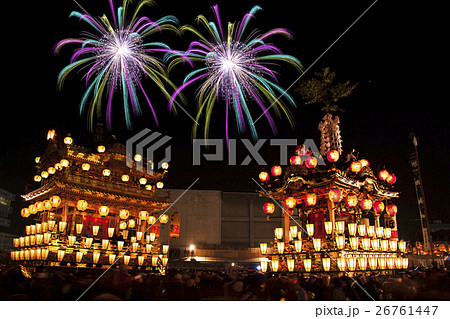 埼玉県 秩父夜祭の山車と花火の写真素材